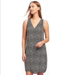 Old Navy Sleeveless Back cut out shift dress